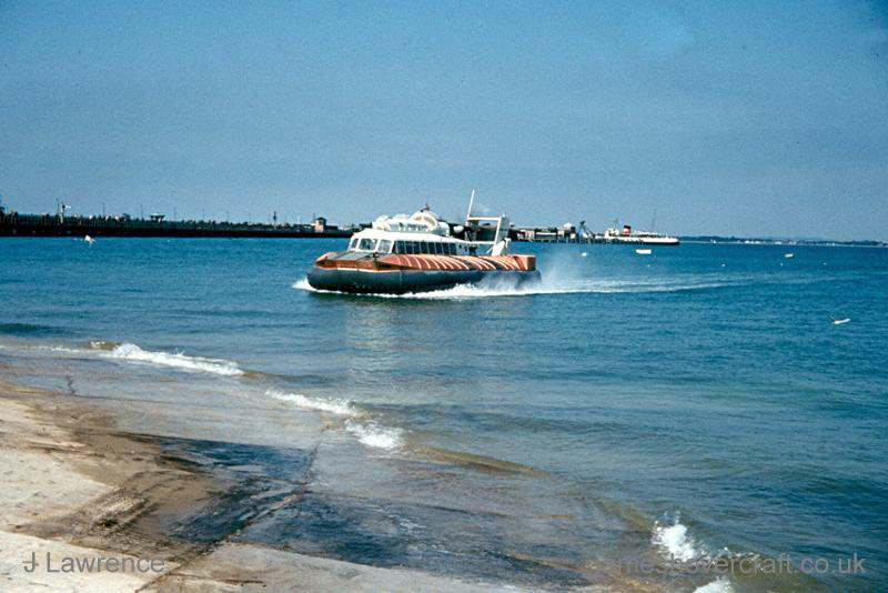 The SRN6 with Hovertravel - Approaching the Ryde slipway (submitted by Pat Lawrence).